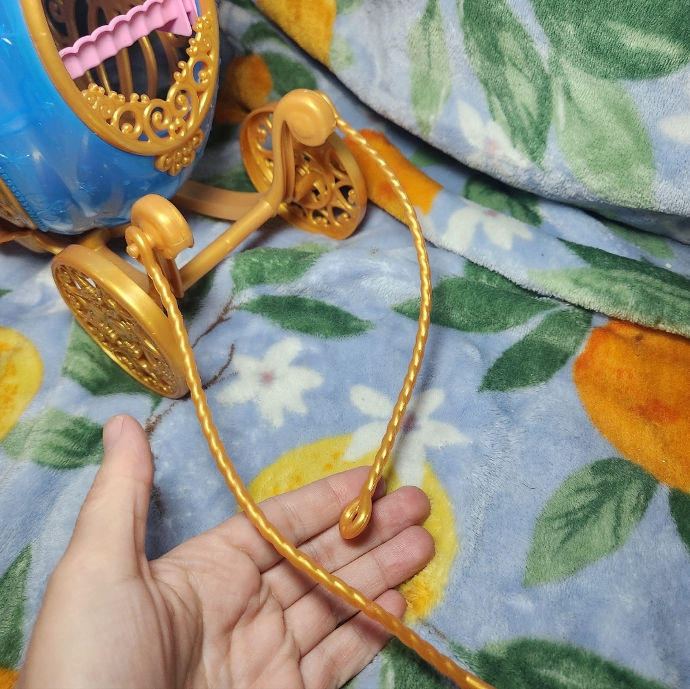 Mattel Disney Cinderella Blue and Gold Carriage - Picture 4 of 9